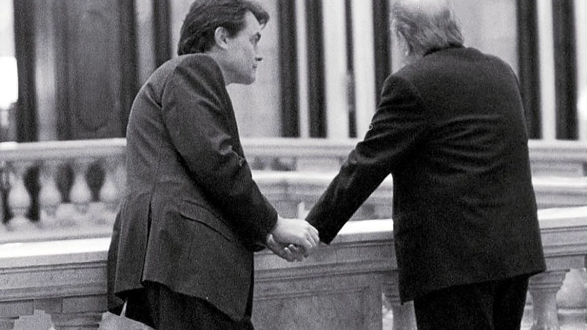 El entonces «conseller en Cap» Artur Mas y el ex presidente de la Generalitat Jordi Pujol, en el Parlamento catalán en una imagen de 2002