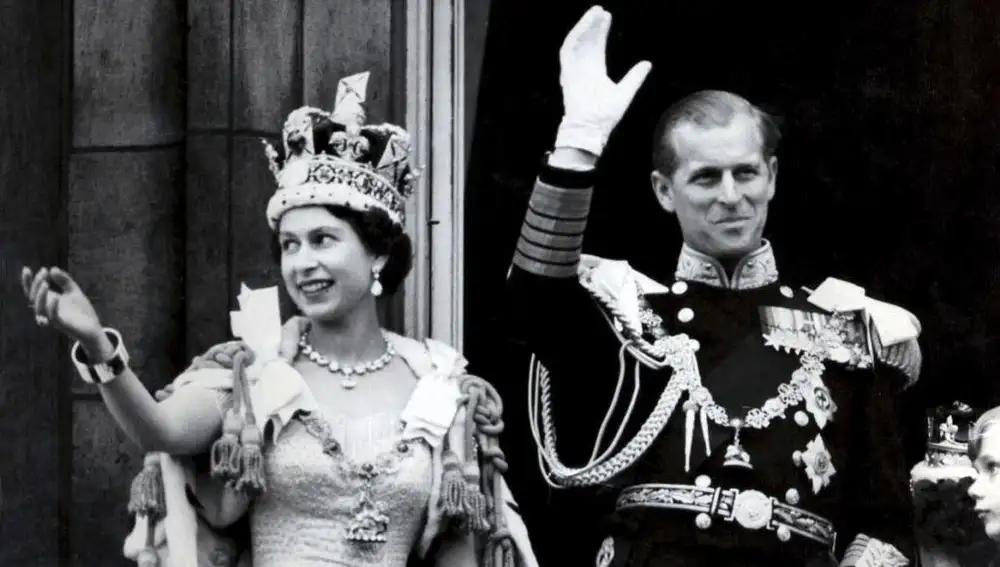 Isabel II y su marido el día de la coronación en 1953