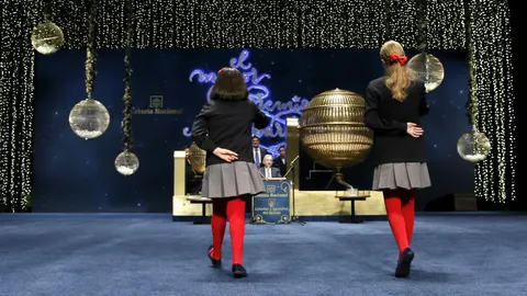 Las niñas de San Ildefonso cantan uno de los premios