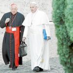 Imagen de archivo del hasta ahora arzobispo de Santiago Ricardo Ezzati con el Papa Francisco / Efe