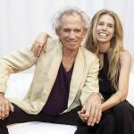 El gitarrista de lo «Rolling Stone» con su hija Theodora