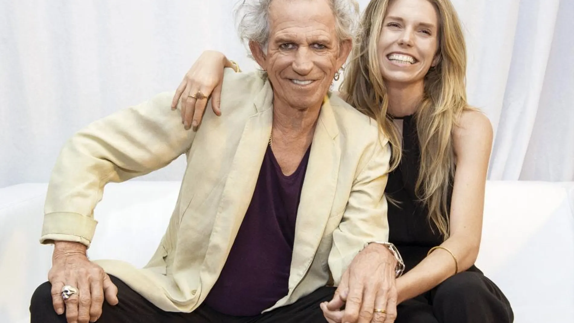 El gitarrista de lo «Rolling Stone» con su hija Theodora