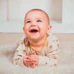 Un estudio de la Universidad de Amsterdam confirma que los bebés se ríen como los chimpancés