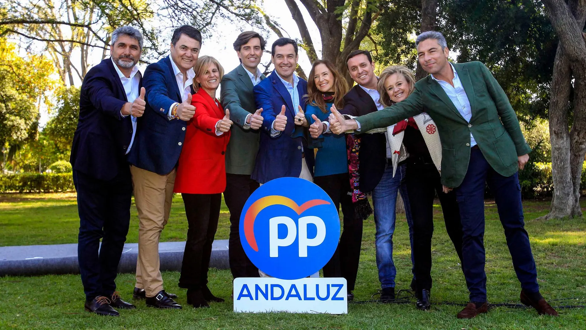 El presidente de la Junta, junto a los ocho cabezas de lista del PP al Congreso / Foto: Manuel Olmedo
