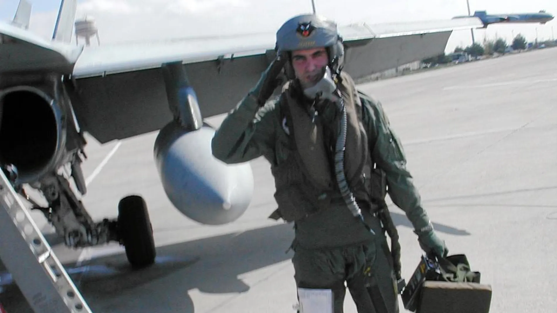 La «suelta» en F-18 del comandante Tejedor