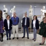 El consejero de Educación, Fernando Rey, visita la Escuela de Arte de Valladolid junto a su director y profesores