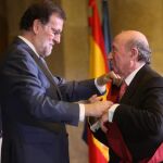 Peridis recibe de Rajoy la Gran Cruz del Mérito Civil
