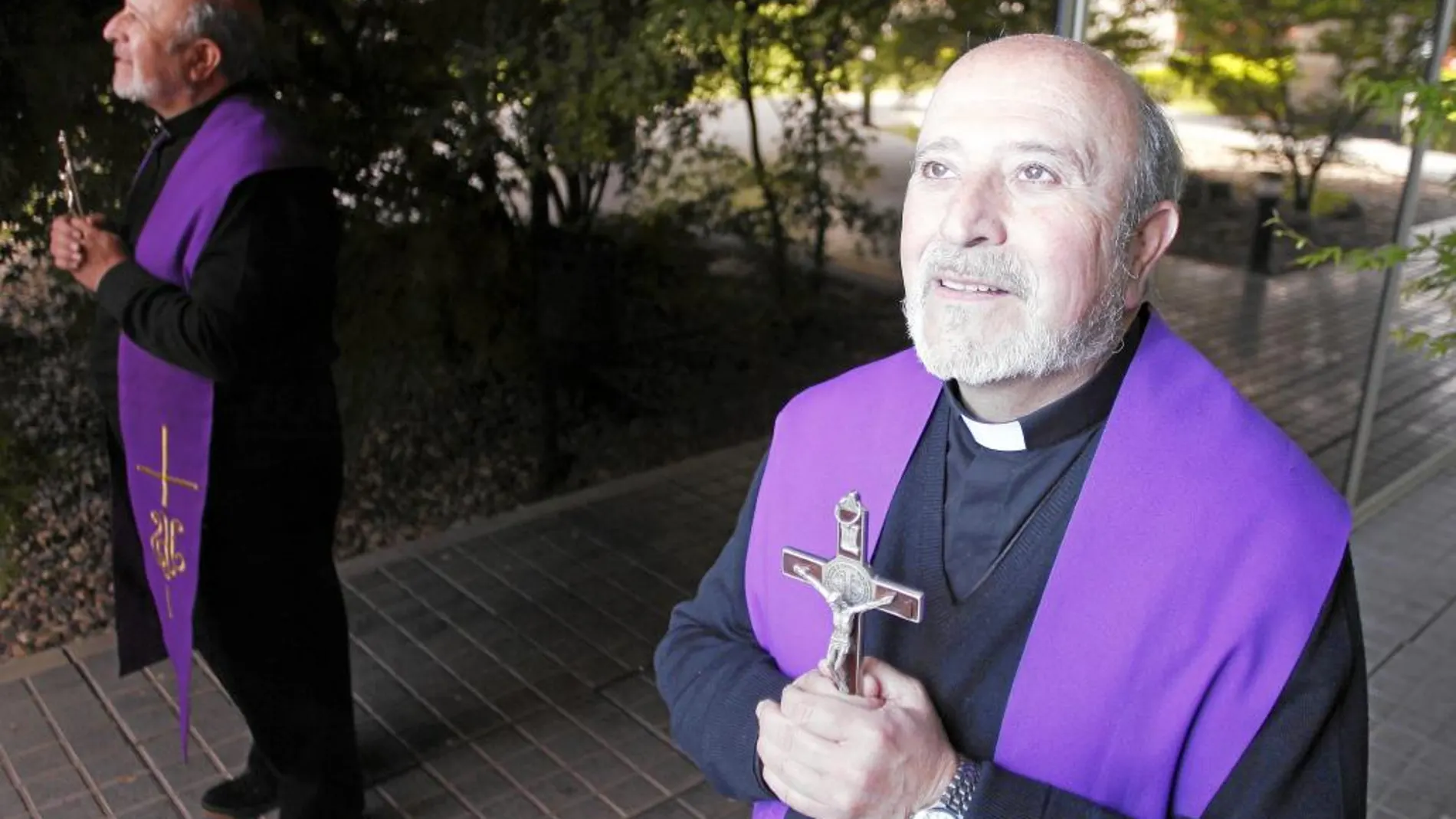 El padre Salvador Hernández Ramón es exorcista de la Diócesis de Cartagena
