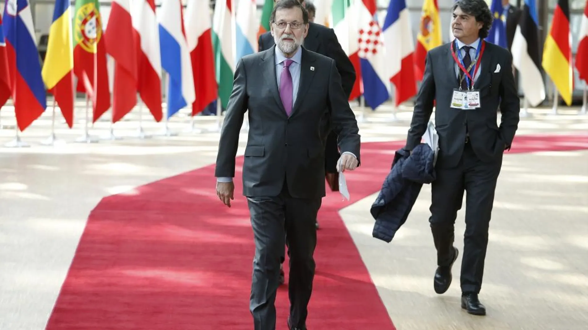 El presidente del Gobierno, Mariano Rajoy, a su llegada a la cumbre extraordinaria.