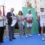 Ángeles Pedraza, el director de la Guardia Civil, Arsenio Fernández de Mesa y la alcaldesa Ana Botella recibieron en Madrid a los agentes Luis y Francisco