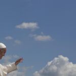 Pope Francis, ayer al terminar la audiencia de los miércoles en la Plaza de San Pedro