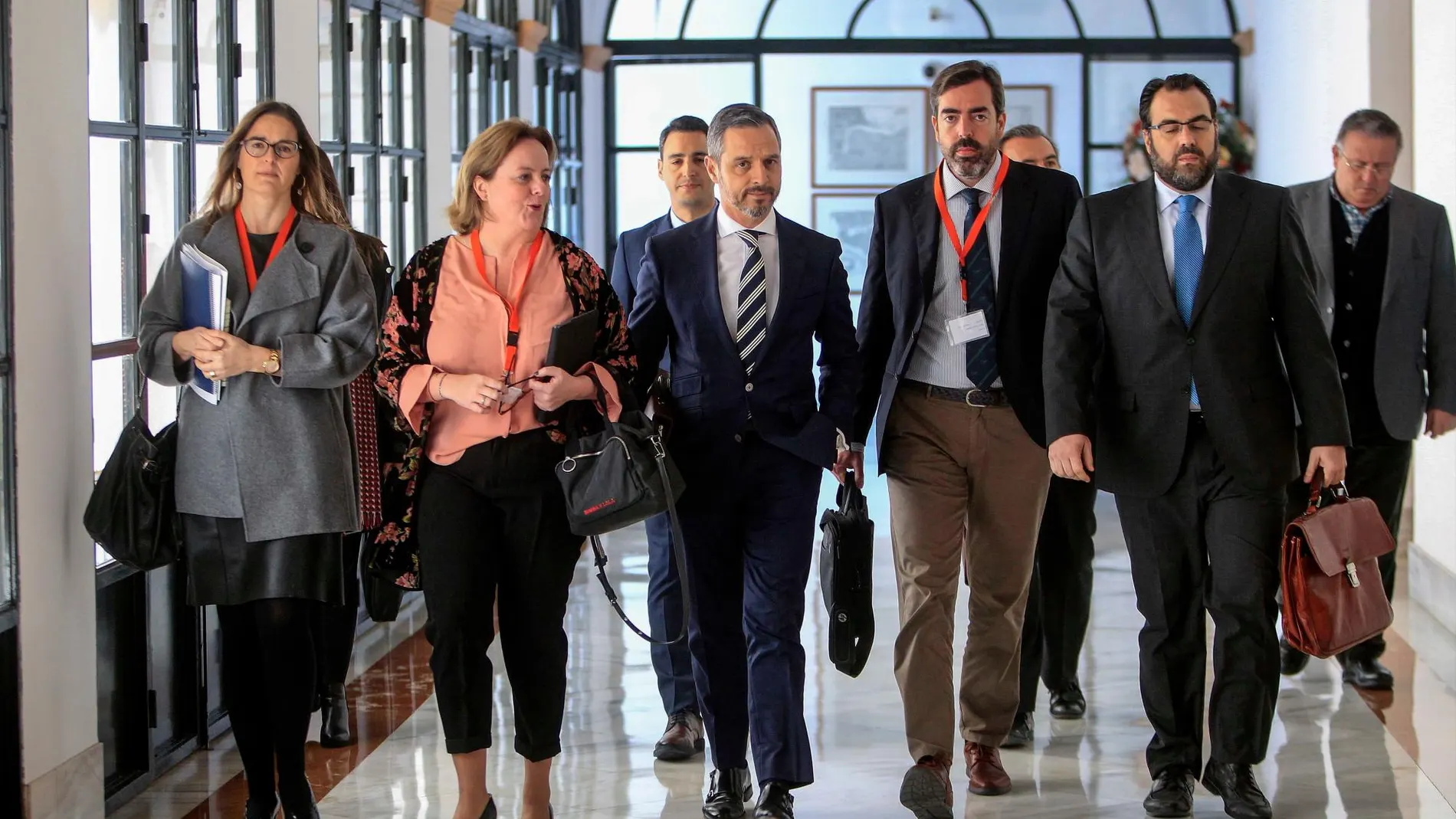 El consejero de Hacienda, Industria y Energía, Juan Bravo, con su equipo / Foto: Manuel Olmedo