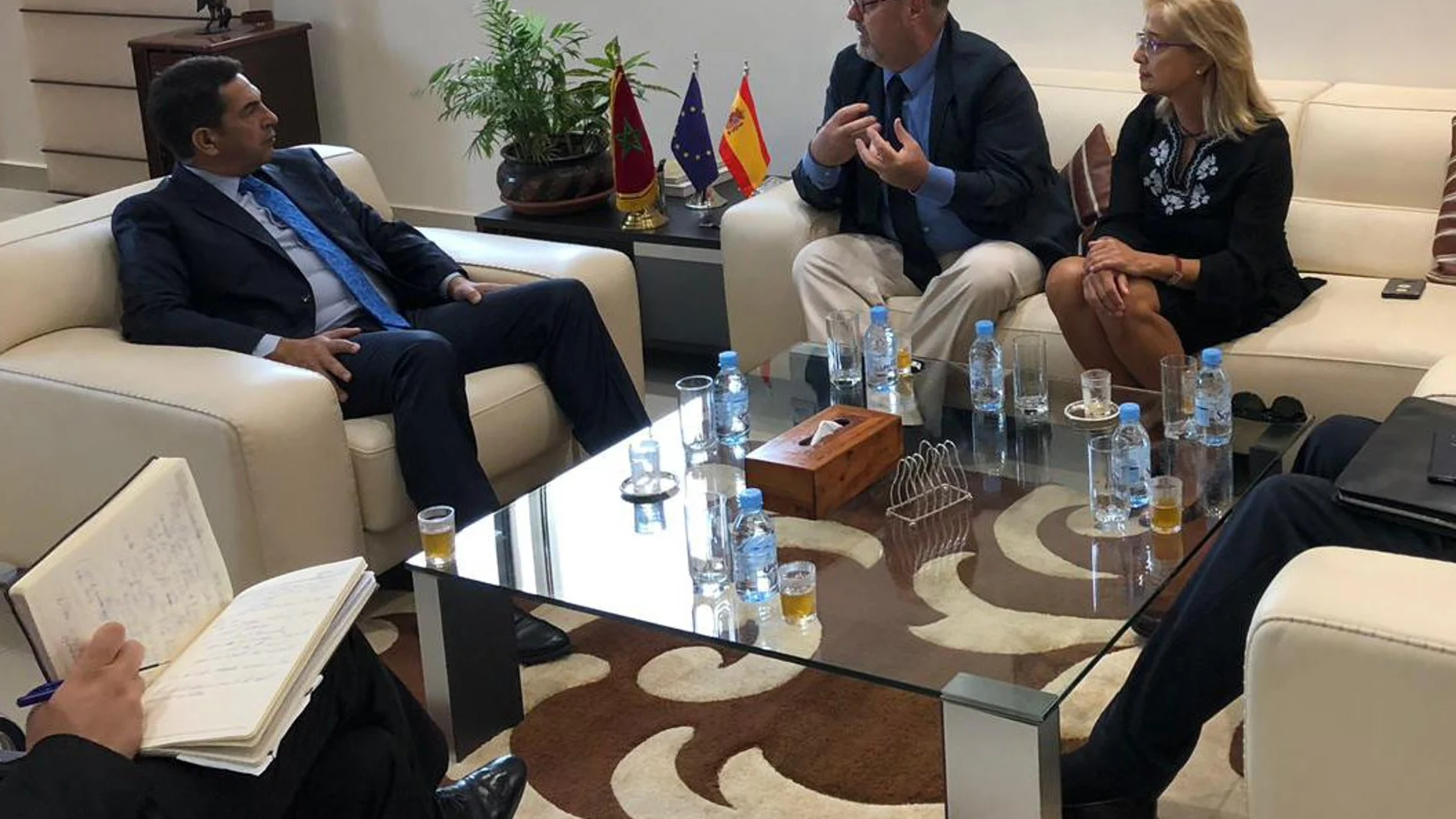 El consejero de Educación, Fernando Rey, se reúne con el ministro del ramo de Marruecos, Said Amzazi