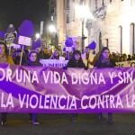 Concentración contra la violencia doméstica por las calles de Burgos