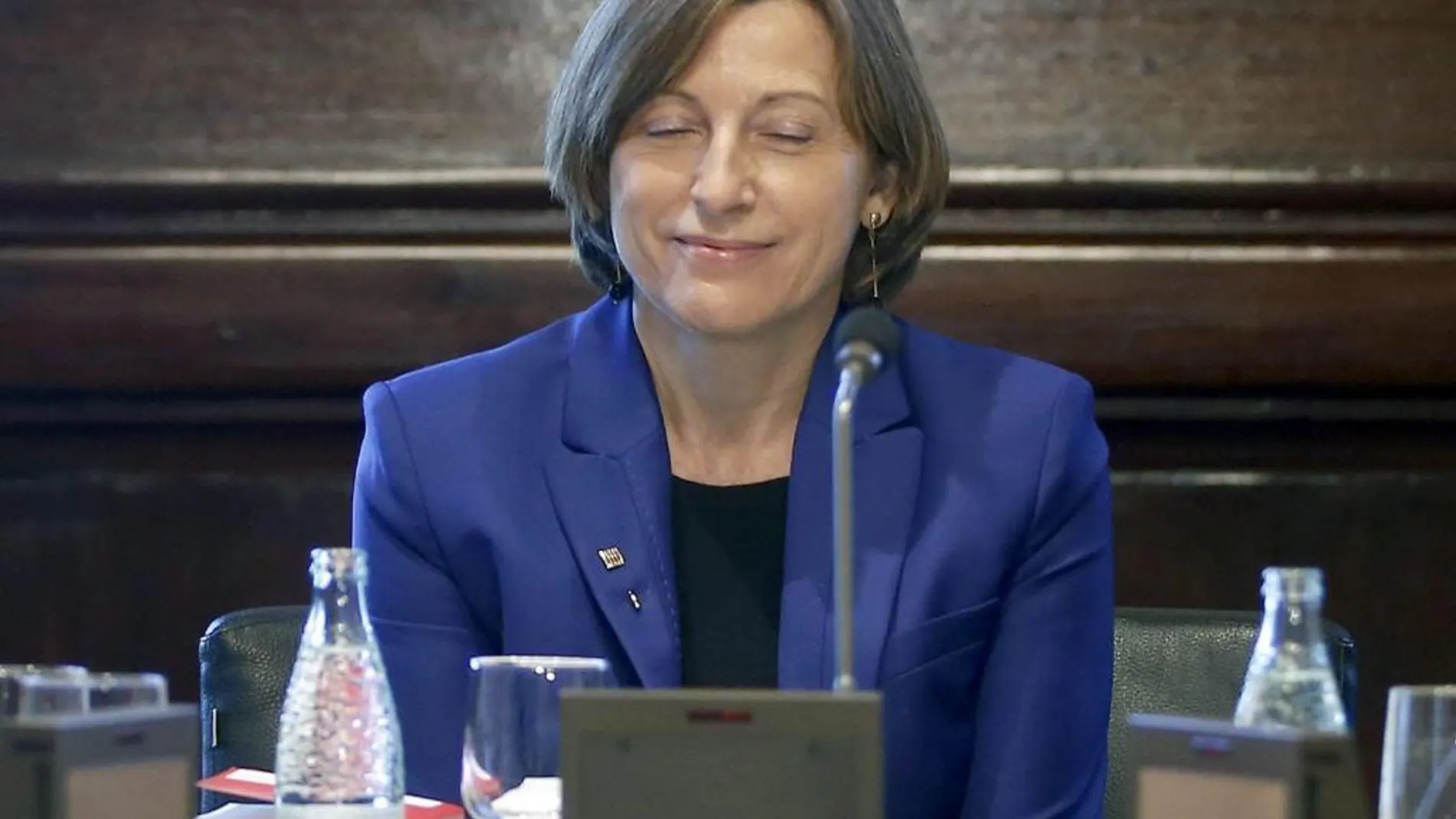 La presidenta del Parlament, Carme Forcadell, titula su artículo "Defendiendo la libertad en Cataluña"