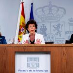Isabel Celaá, María Luisa Carcedo y Nadia Calviño, durante la rueda de prensa posterior al Consejo de Ministros