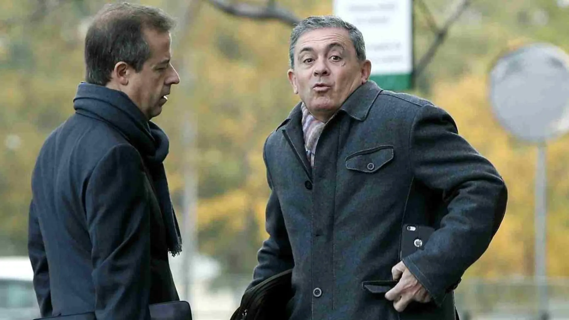 Jordi Pujol Ferrusola acompañado de su abogado Javier Carrillo llega a los juzgados de guardia de Barcelona.