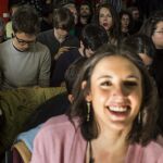 La nueva portavoz del grupo parlamentario, Irene Montero, en primera fila, en un momento del Consejo ciudadano; detrás, Íñigo Errejón