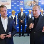 Vladimir Putin y Dmitry Medvedev, hoy en Moscú.