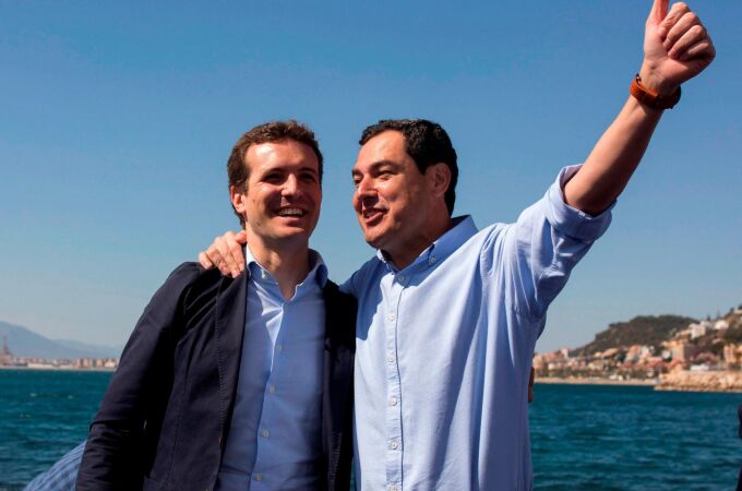El líder del PP, Pablo Casado, y el presidente de la Junta, Juanma Moreno, ayer en un acto electoral en Málaga / Foto: Efe