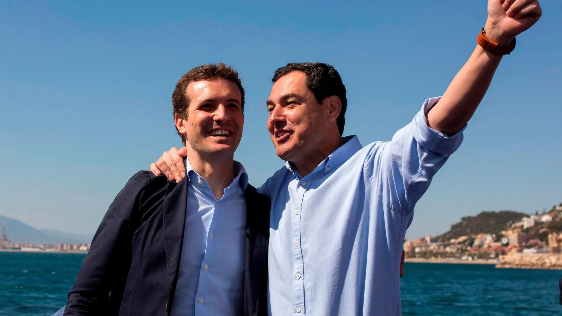 El líder del PP, Pablo Casado, y el presidente de la Junta, Juanma Moreno, ayer en un acto electoral en Málaga / Foto: Efe