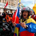 Simpatizantes del presidente de Venezuela, Nicolás Maduro, participan en una manifestación en apoyo al gobierno este sábado, en Caracas / Efe