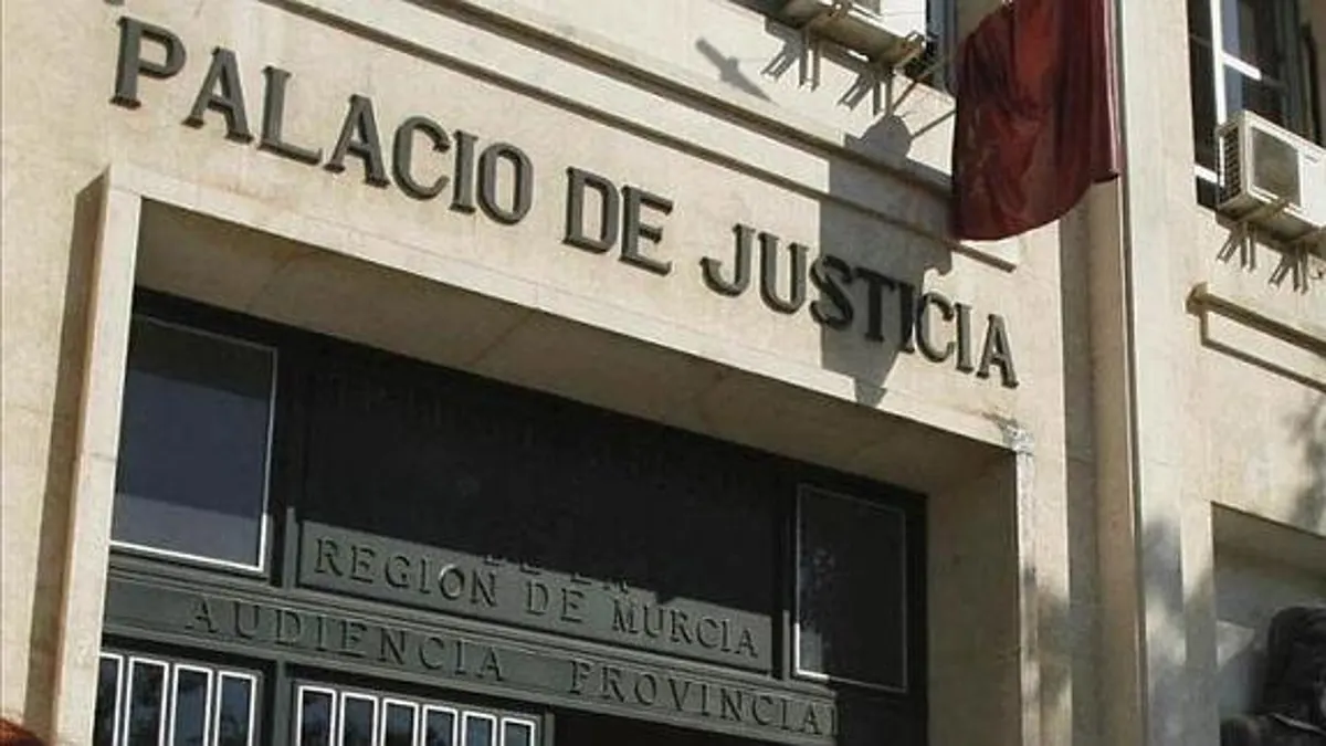 Cinco años de internamiento para un menor por apuñalar a dos personas en Águilas (Murcia)