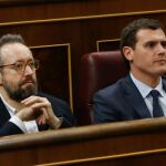 El presidente y el portavoz de Ciudadanos, Albert Rivera (d), y Juan Carlos Girauta (i).