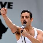 Rami Malek en el papel de Freddie Mercury