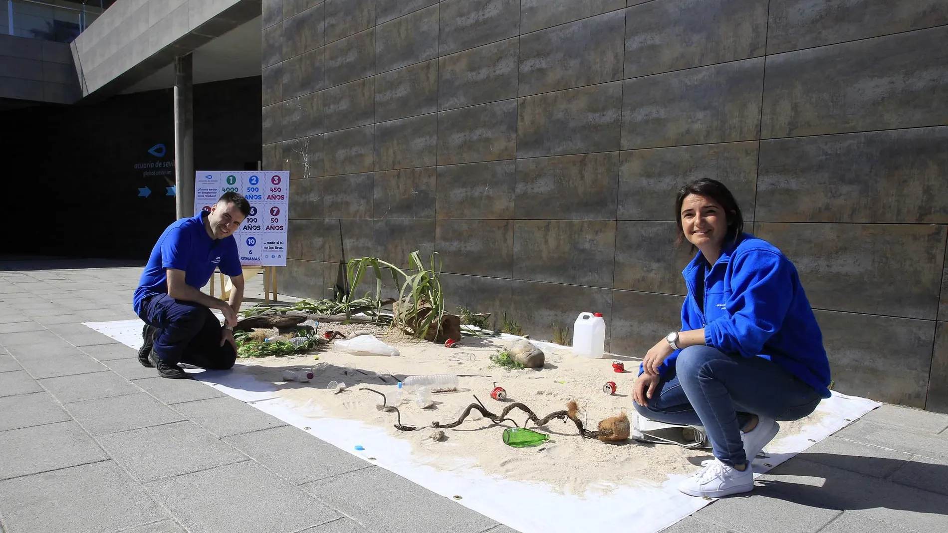Limpieza en el Guadalquivir para concienciar por el Día del Agua