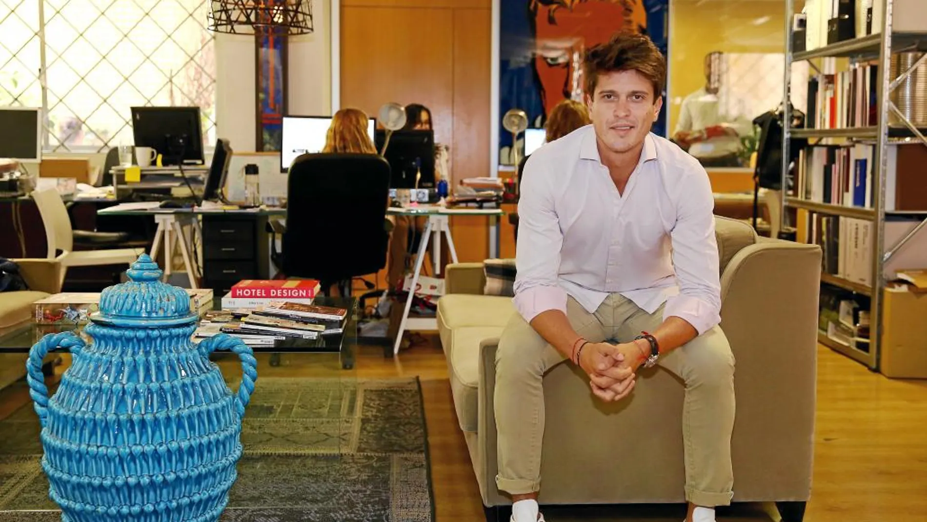 Nicolás Toth tiene su oficina en el barrio de Salamanca, desde donde se ocupa de la comunicación de marcas de lujo