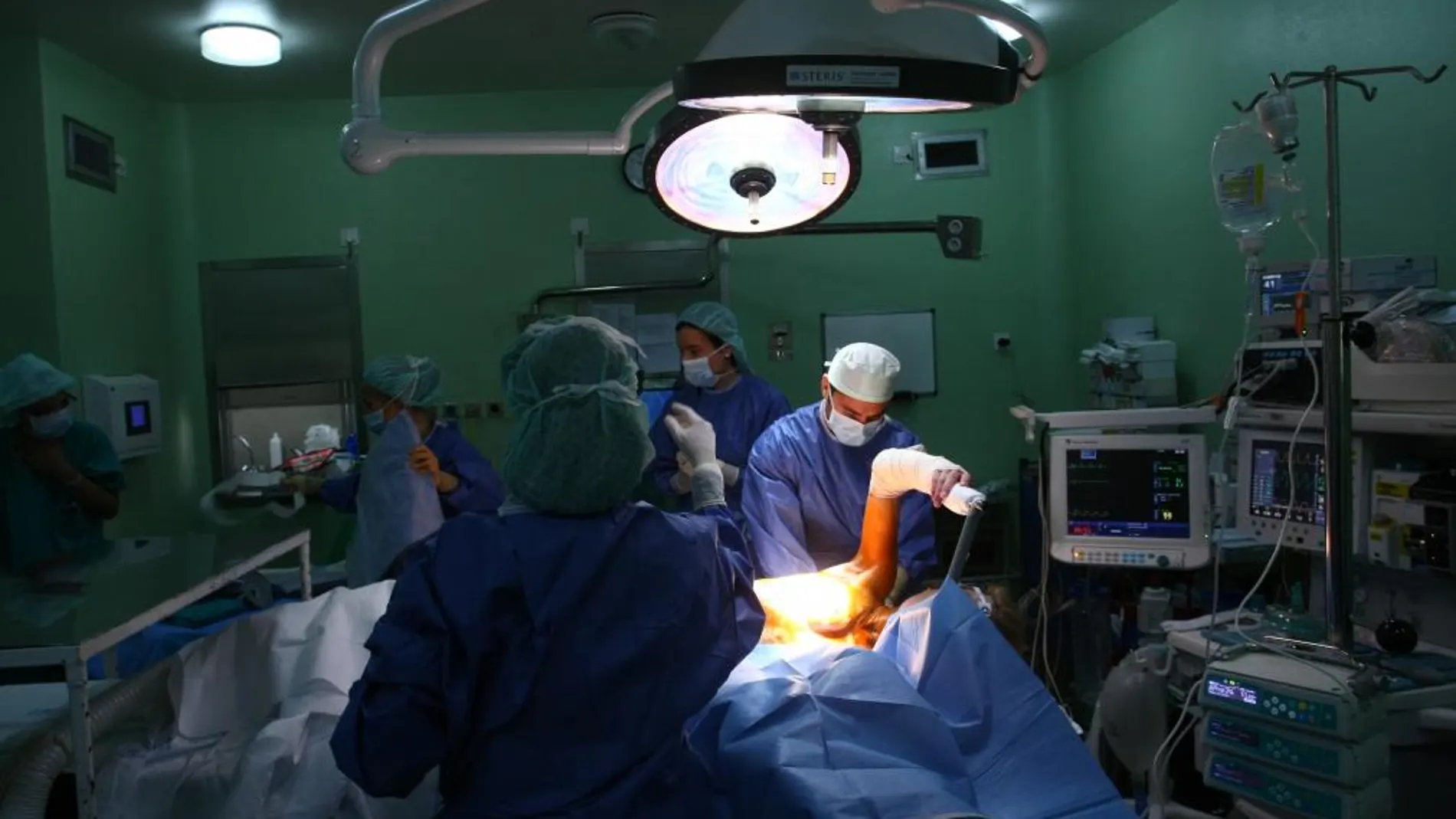 Intervención quirúrgica por un cáncer en un hospital de Madrid