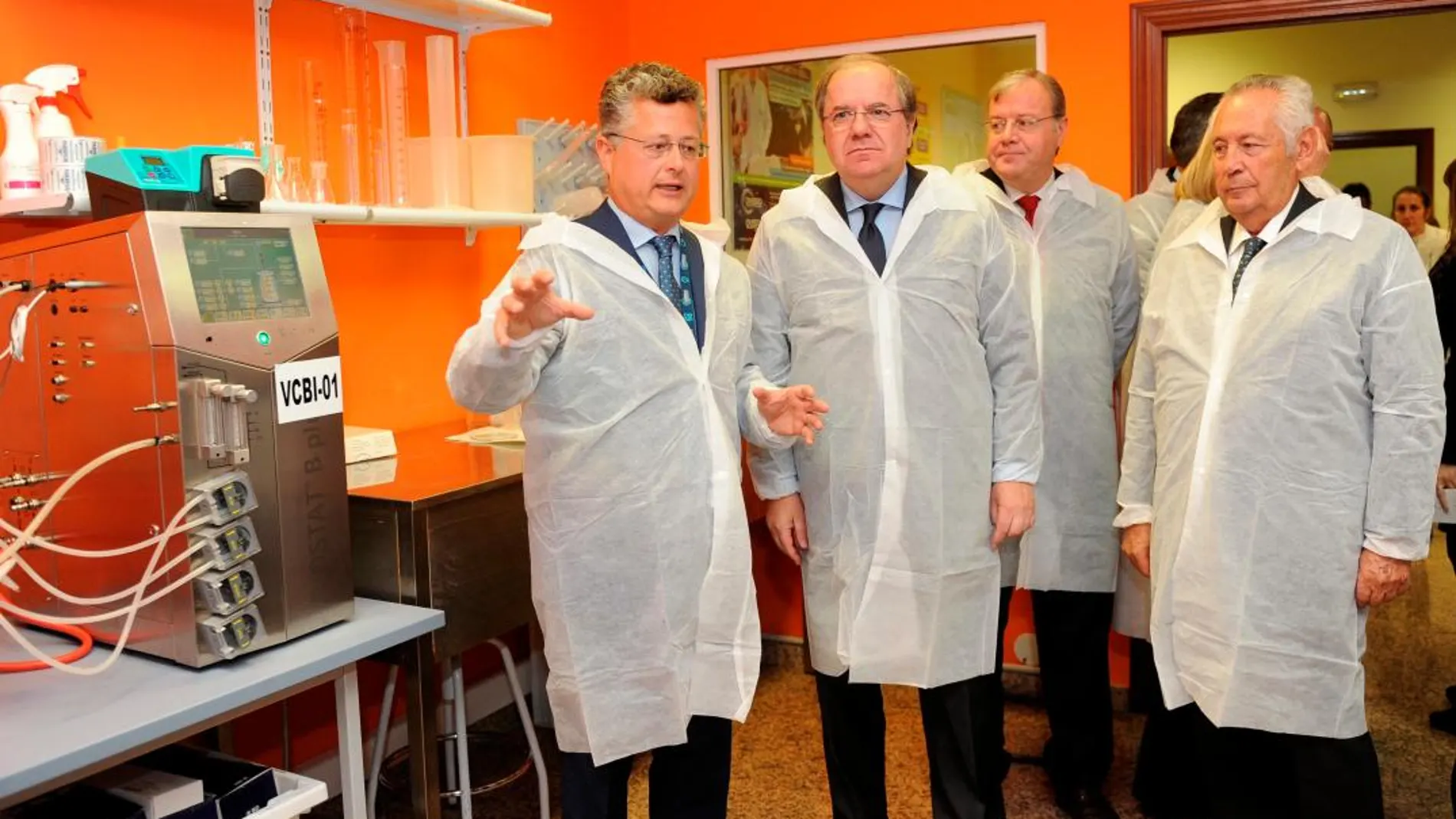 El presidente Herrera visita las instalaciones de la empresa de Laboratorios Ovejero, a una cita a la que acudió también el alcalde de León, Antonio Silván