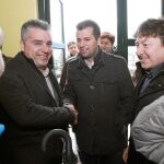 Luis Tudanca durante su visita a Villagatón-Brañuelas