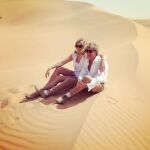 Rod Stewart con su mujer en Abu Dhabi