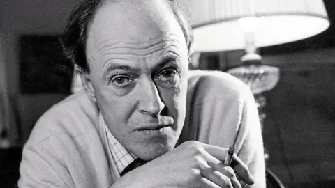 Roald Dahl encontró en su infancia la inspiración para recobrar el valor perdido de los adultos