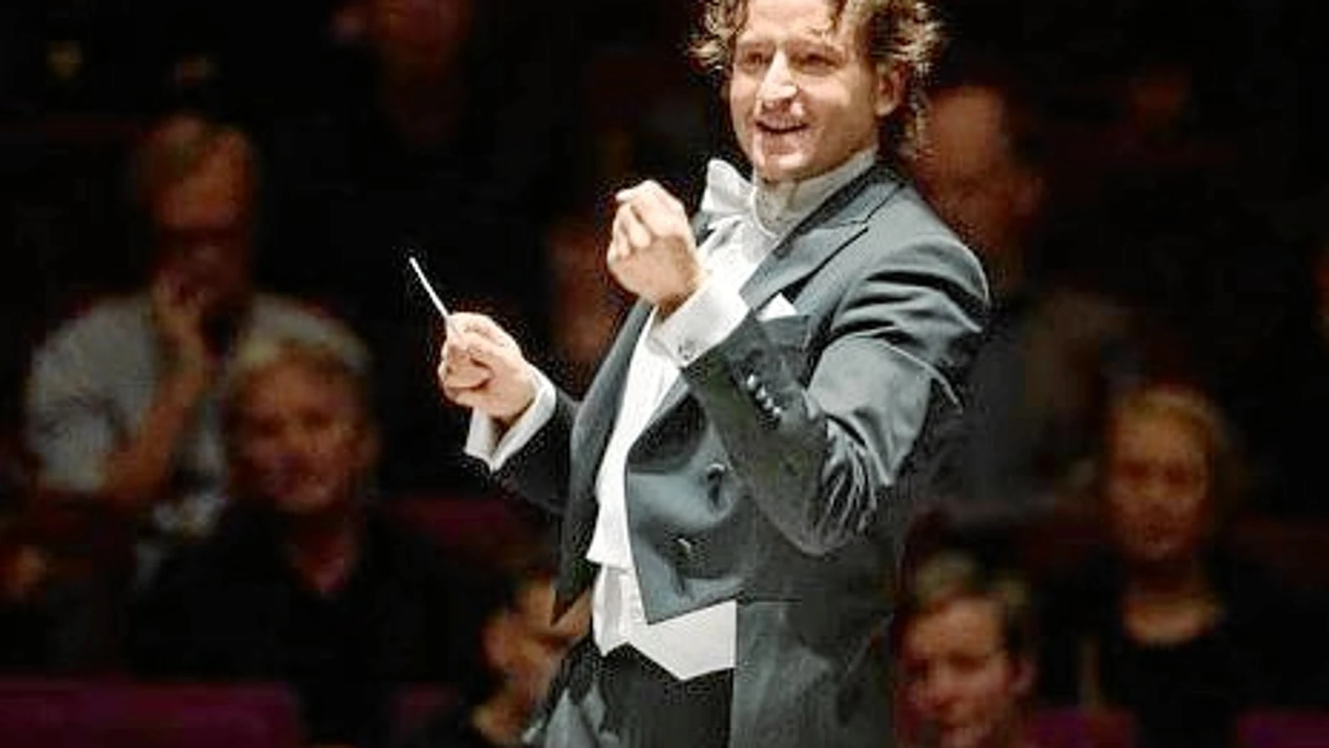 Gustavo Gimeno dirigió ambos programas en el Auditorio