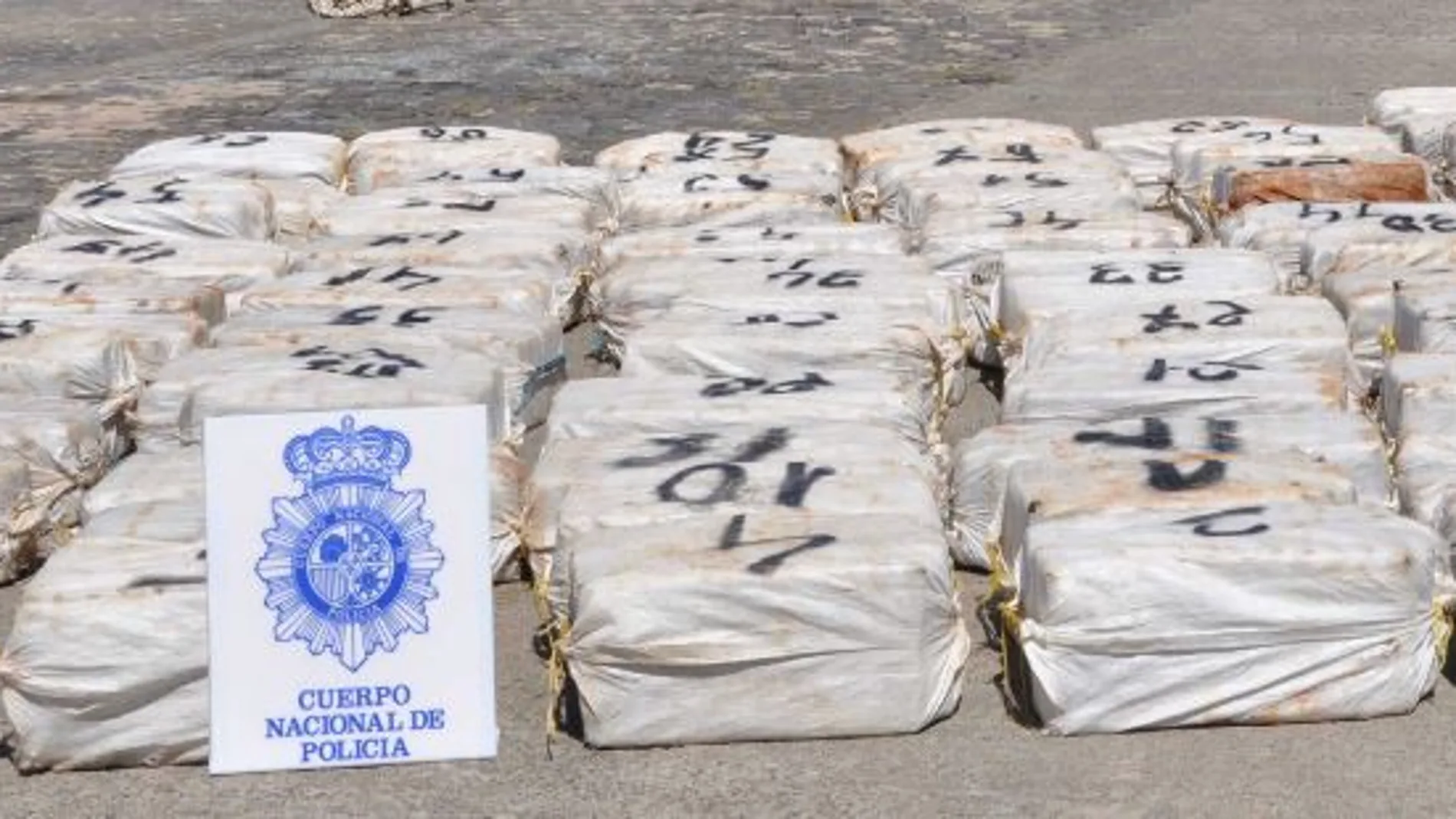 En la base de la Armada en Las Palmas de Gran Canaria se han descargado los fardos de cocaína de sus bodegas.