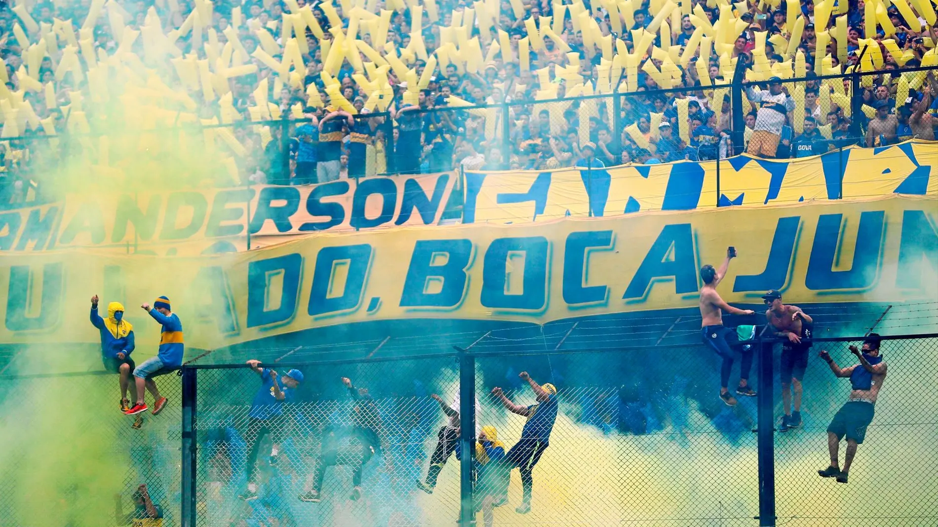 Las barras bravas, da igual las de Boca Juniors, en la imagen, o las de River no se quieren perder el partido del domingo en el Bernabéu