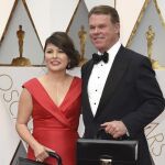 Martha L. Ruiz y Brian Cullinan posan antes de los Oscar