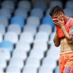 El centrocampista del Granada Andreas Pereira se lamenta tras perder ante la Real Sociedad lo que supone que el equipo andaluz desciende a Segunda.