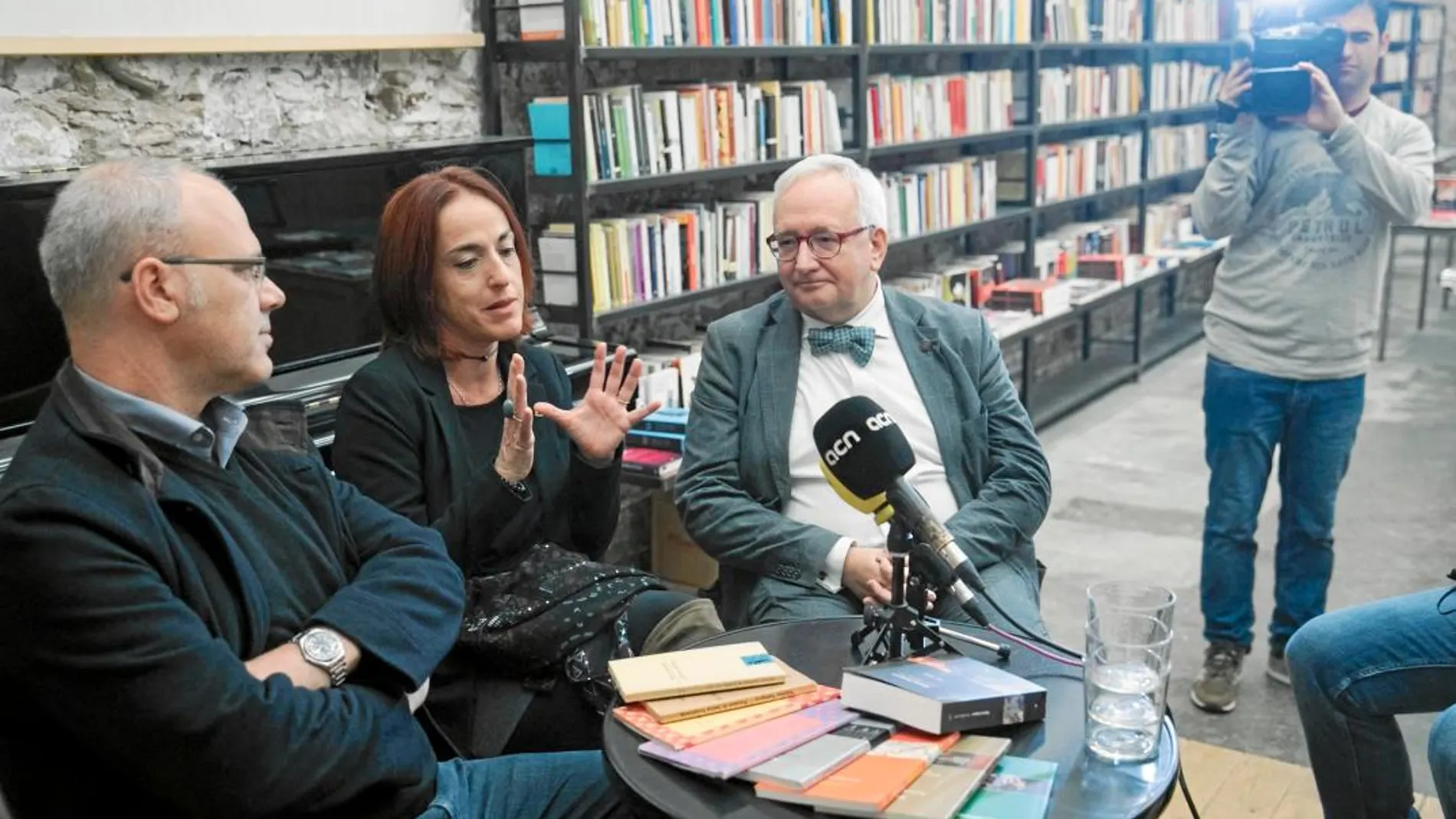 Josep Lluch, Mireia Vidal-Conte y Carles Duarte, ayer, durante la presentación del libro de Màrius Sampere