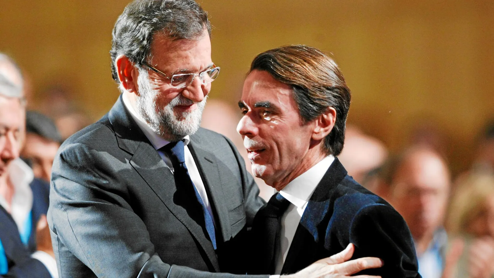 Los dos ex presidentes del Gobierno irán a la Convención del PP. Está por ver si se repite esta foto de saludo entre ambos / Foto: Javier Fernández-Largo