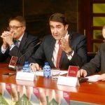 El consejero de Fomento, Suárez-Quiñones, junto al rector de la Uva, Diego de Miguel, y Enrique Manuel Cobreros