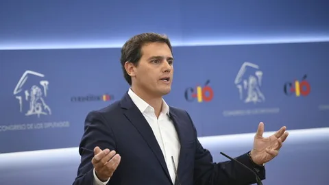 Rivera «planta» a Casado hoy en el Congreso