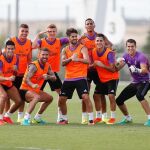 Isco, en el centro, junto a parte de los jugadores del Real Madrid.