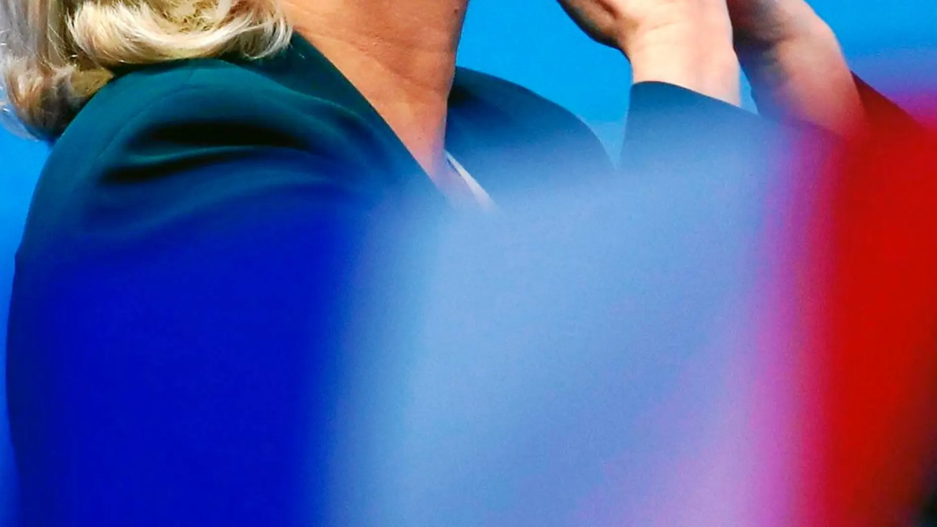 La líder ultra, Marine Le Pen, reunió ayer a 2.000 militantes en la Mutualité para presentar su campaña para las europeas / Reuters