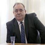 Alex Salmond dimite del SNP tras unas denuncias de acoso sexual