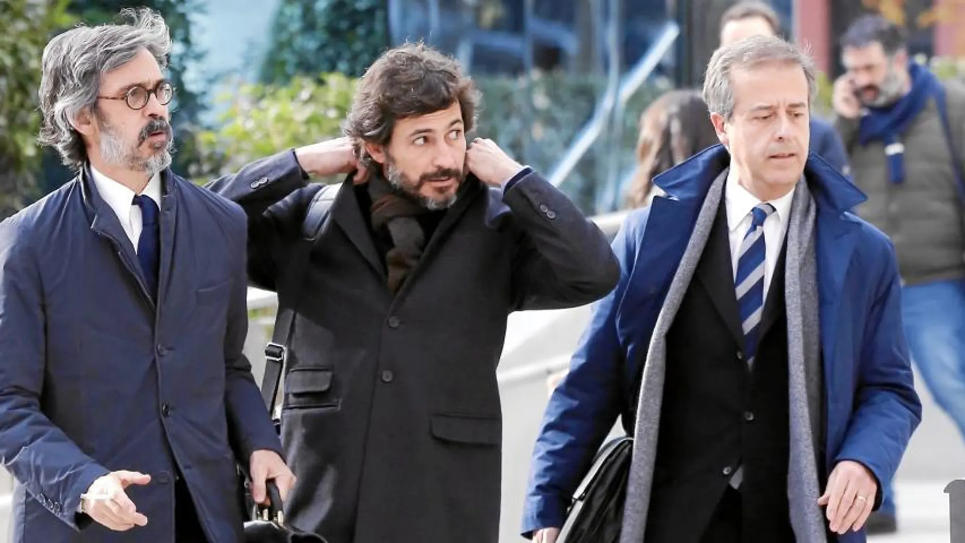 Oleguer Pujol, en la imagen junto a su abogado, tras declarar como investigado el pasado 12 de enero ante el juez de la Audiencia Nacional José de la Mata