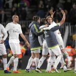 Los jugadores del Real Madrid celebran en el Camp Nou el triunfo que lograron ante el Barcelona